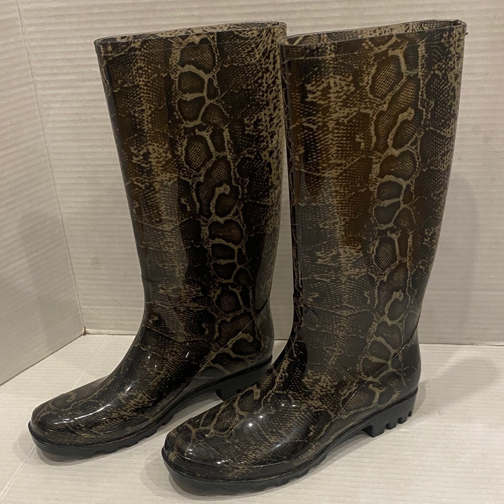 RUBBER Black/Greige Animal Print Slip on Rain Boots Size 6